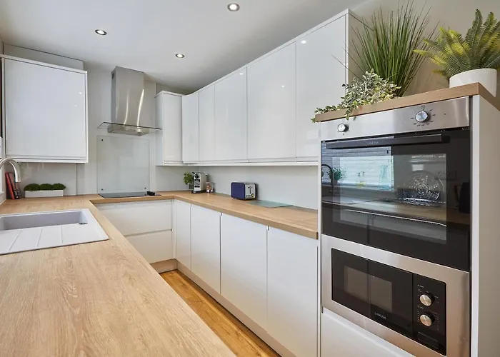 Host & - Ebb Tide ويتبي