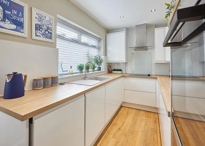 Host & - Ebb Tide ويتبي