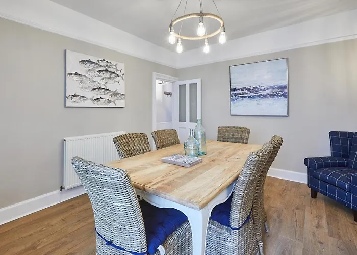 Host & - Ebb Tide ويتبي