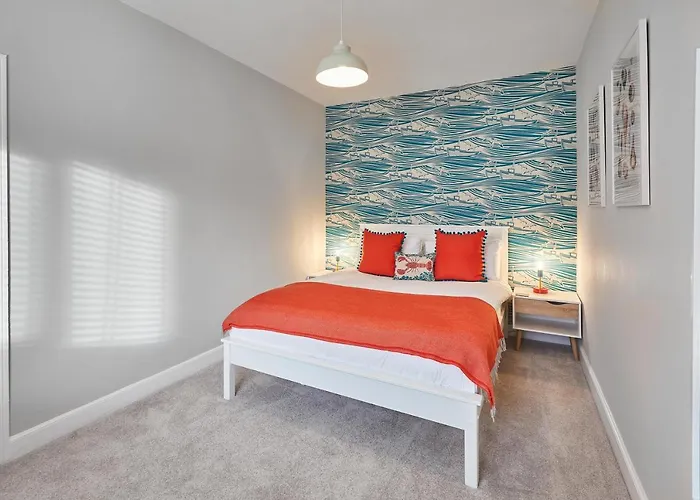 Host & - Ebb Tide ويتبي